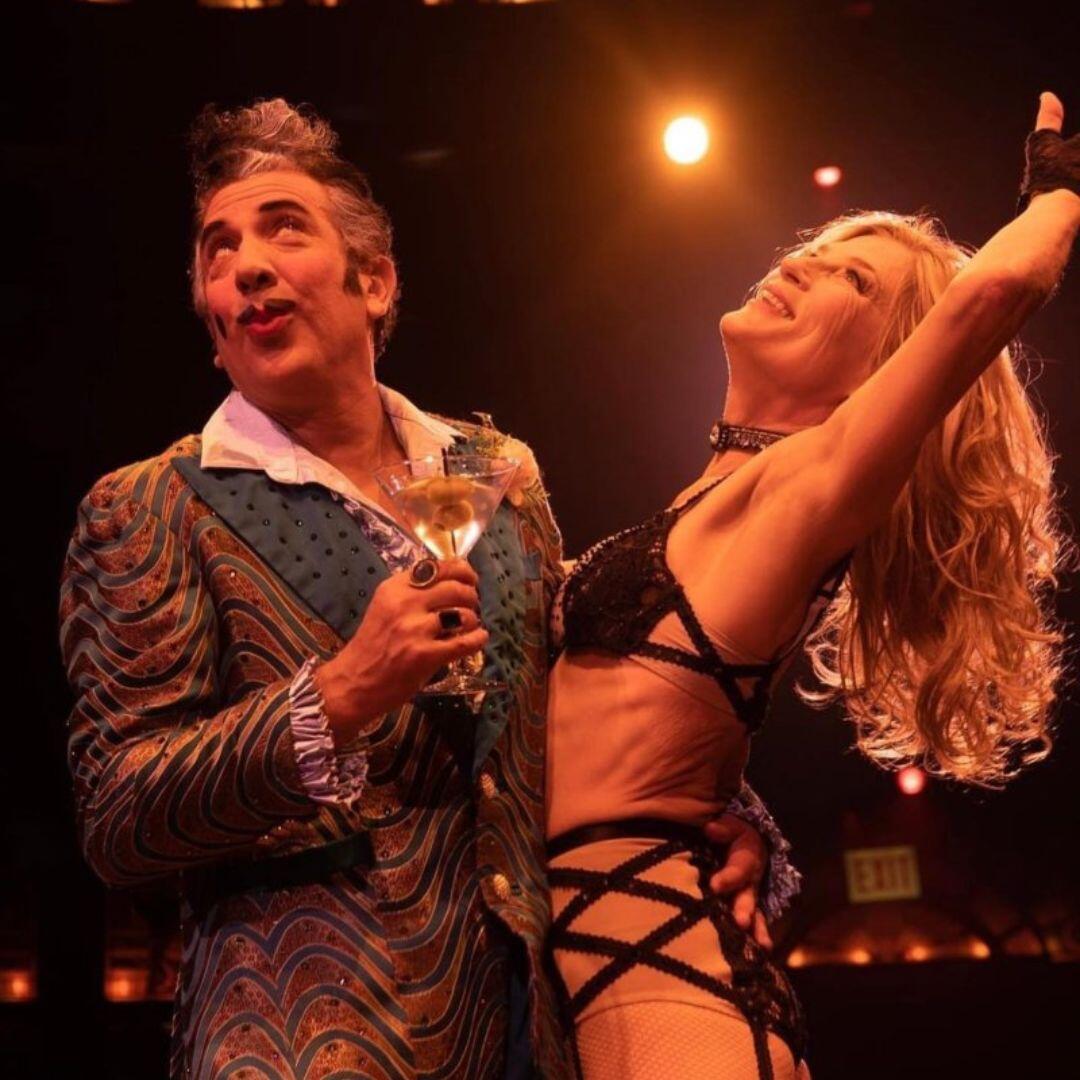 Frank Ferrante improvising with the audience, theater scene