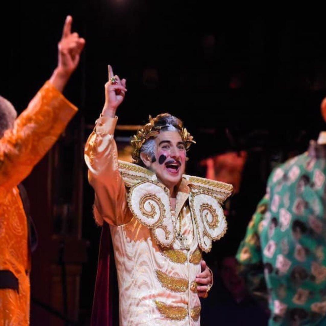 Frank Ferrante surrounded by cast, closing act